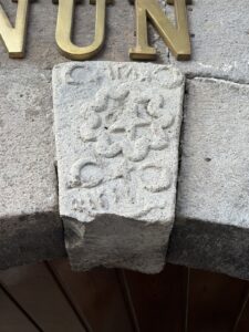 Rüştü’nün Fırını, Kilit Taşı Detayı