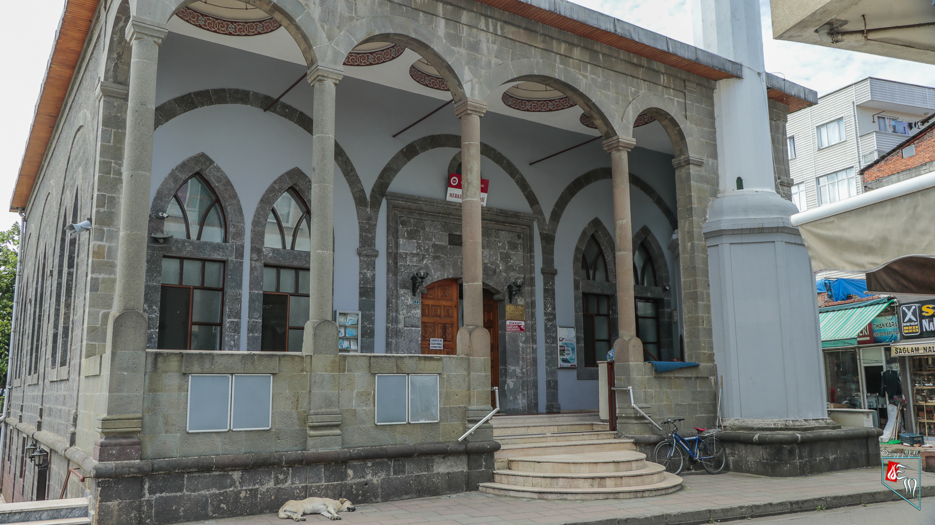 Merkez Eski Camii, Beşikdüzü • Konumu, Fotoğrafları ve Hakkındaki