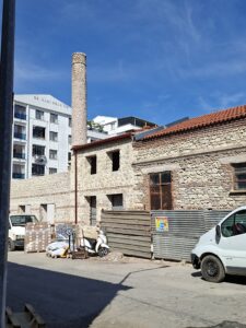 Yapının restorasyon altındaki görünümü