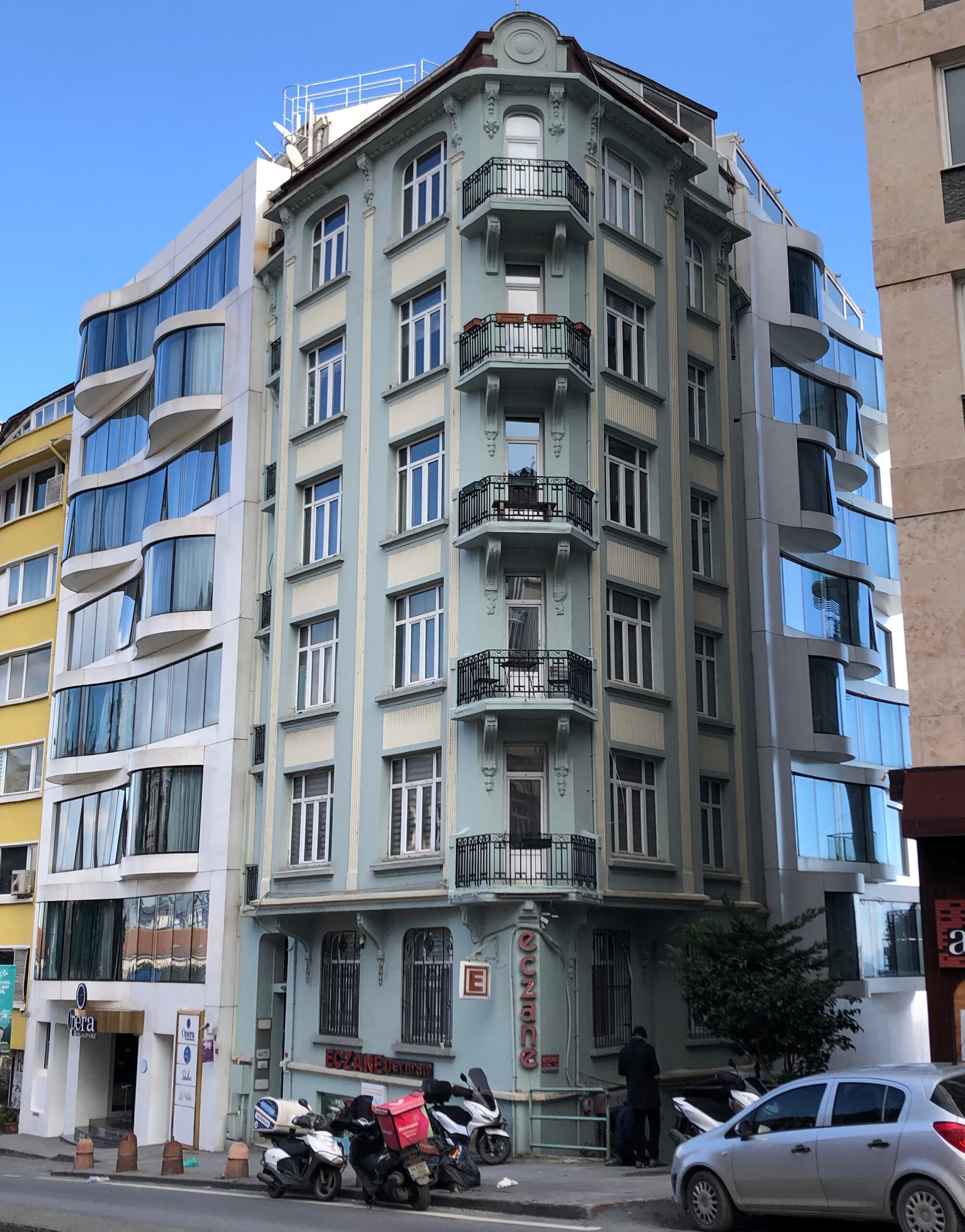 Apartman — Ömer Avni, İnönü Cad., 24