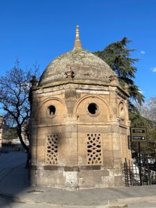 Esma Hanım Türbesi