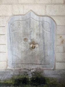 Müstantik Caddesi Çeşmesi Ayna Taşı