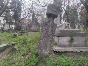 Maçka Mezarlığı Beşir Ağa Mezar Taşı