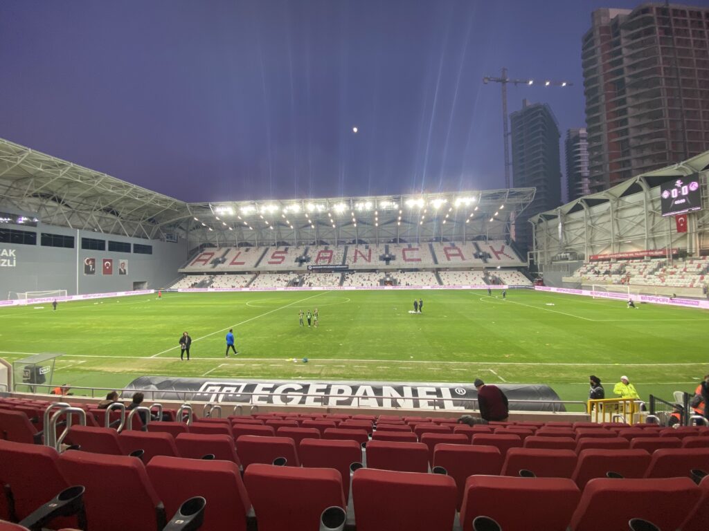 Alsancak Mustafa Denizli Stadyumu • Konumu, Fotoğrafları ve Hakkındaki
