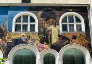 Karntner Caddesi Doğu-Batı Muralı