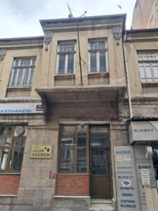 CHP Eski Merkez Binası girişi