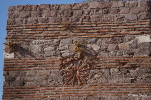 Ankara İç Kale Surları T22 Üzerindeki Güneş Motifli Tuğla Düzeni