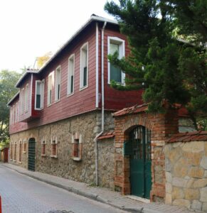 Kırmızı Köşk