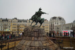 Bogdan Hmelnitskiy Anıtı