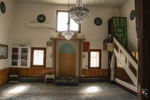 Konarı Karşı Mahalle Camii Harimi