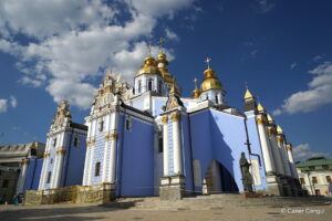 St. Michael Altın Kubbeli Manastırı
