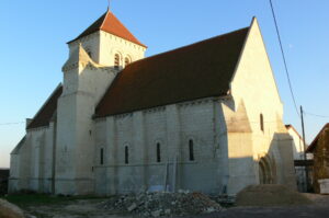 Saint-Pierre de Savigny-sous-Faye Kilisesi
