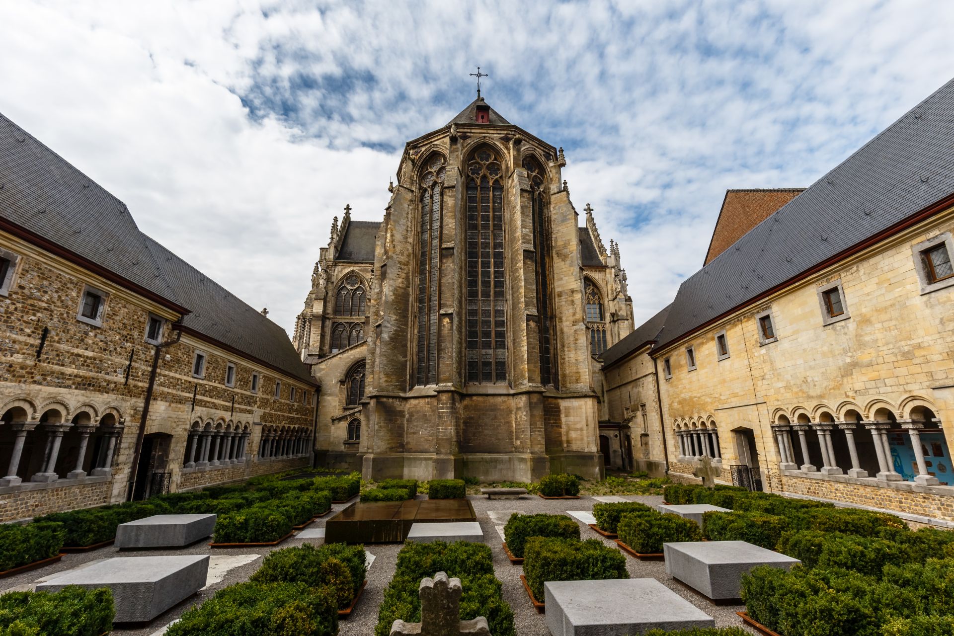 37186 het koor en de kloostergang Onze Lieve Vrouwebasiliek Tongeren 37186-het-koor-en-de-kloostergang-onze-lieve-vrouwebasiliek-tongeren