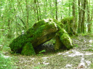 Dolmen, Pierre Levée