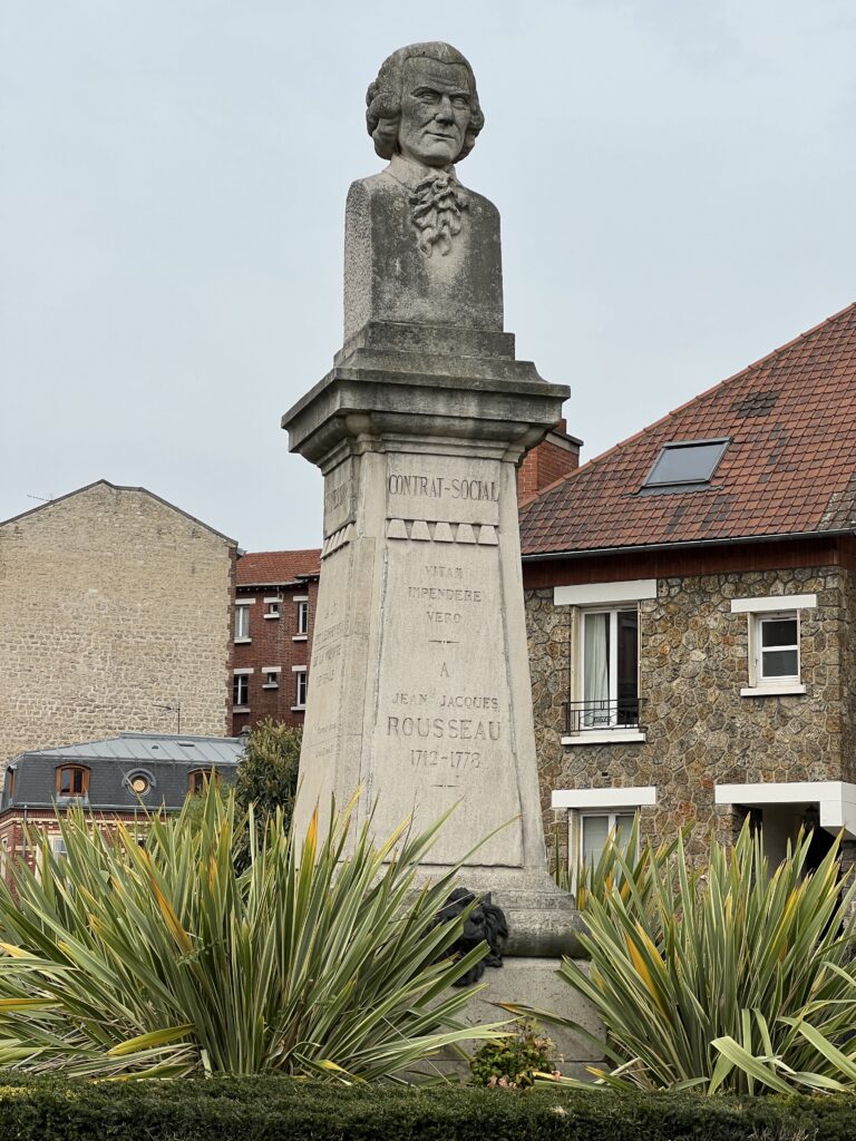 place Jean-Jacques Rousseau Çeşmesi • Konumu, Fotoğrafları ve ...