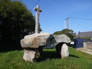 Dolmen, Cruz-Menquen