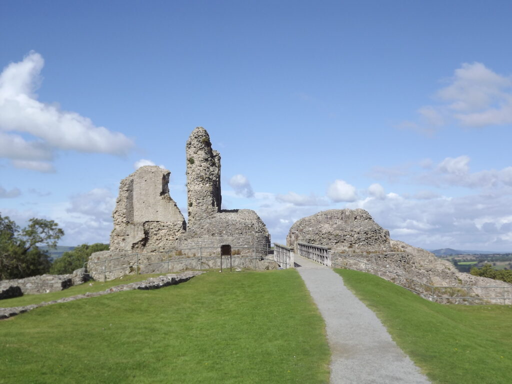 Castle-and-Path • Kültür Envanteri