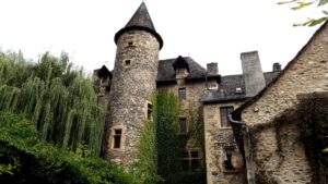 Sainte-Eulalie-d'Olt Kalesi