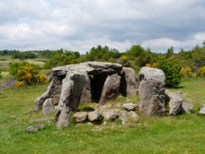 Dolmen, Grotte