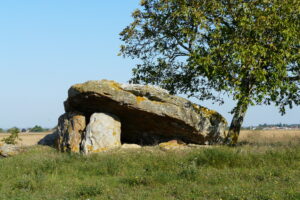 Dolmen, Bie