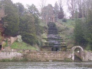 Cascade To West Of Corby Kalesi