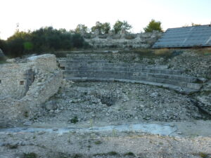 Peltuinum Amfitiyatrosu