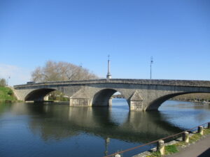 Aziz Nicholas Köprüsü