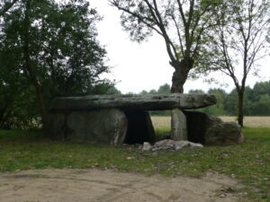 Dolmen, Pierre Cesée