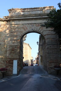 Kale Kapısı, Montelupone