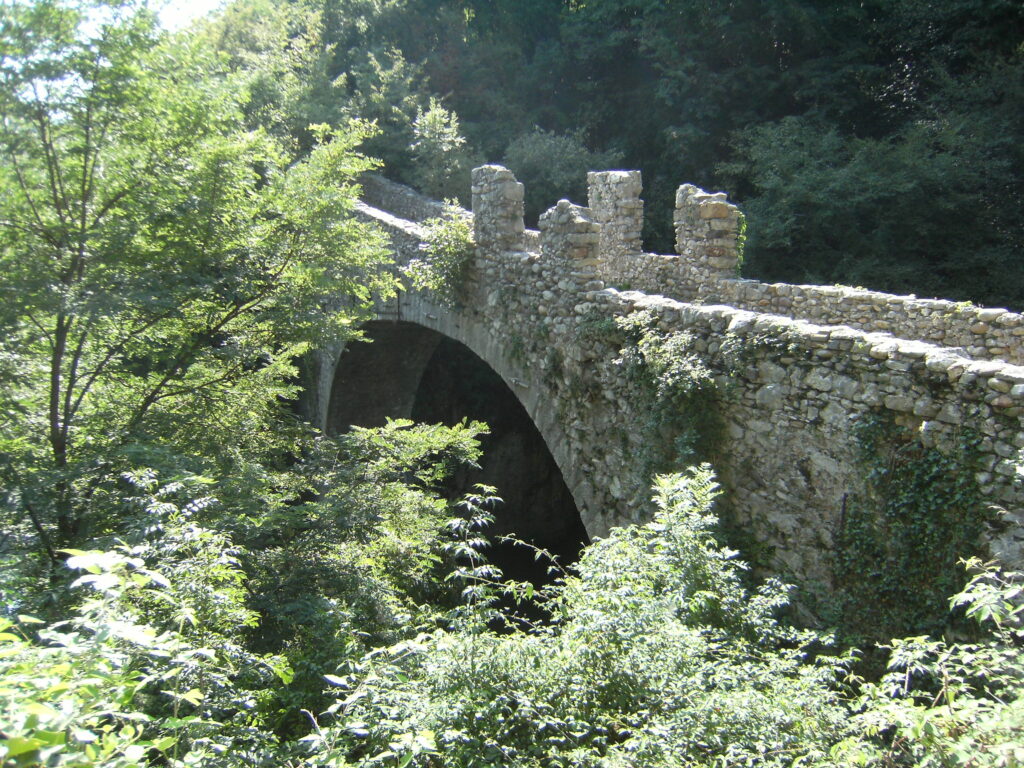 Attone K pr s Konumu Foto raflar Ve Hakk ndaki Bilgiler K lt r 