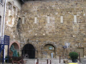 Aziz Pauli Manastırı, Minden