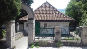 Türbe, Zeniça