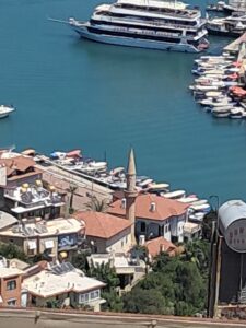 Hacıkadiroğlu Camii