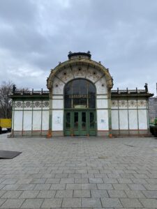 Karlsplatz Tren İstasyonu