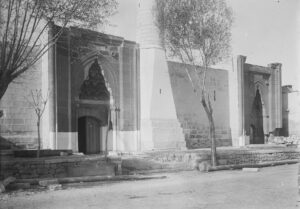 Mirliva Hüseyin Bey Kabri 9 Mirliva Hüseyin Bey Kabri (Minarenin sağında)