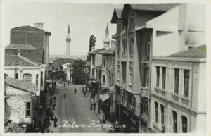 Junkers ve TOMTAŞ Binası (en sağda)