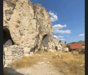 Mahkemeağcin Yeraltı Şehri