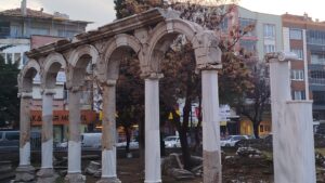 Thyatira Sütunlu Cadde