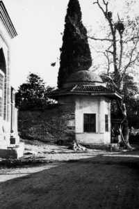 Yenikapı Mezarlığı Çeşmesi 6 Yenikapı Mezarlığı Çeşmesi