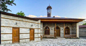 Bədoyun-məscidinin-əsas-fasadi-restavrasiya-islərindən-sonra