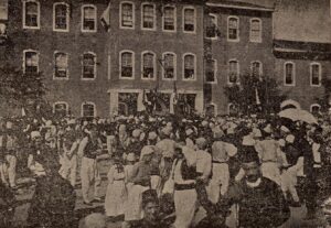 Yapı önünde II. Meşrutiyet kutlamaları