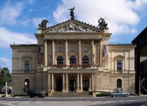 Prag Devlet Opera Binası