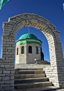 Abbas b. Ali Türbesi, Ujanik