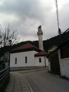 Varda Camii, Koniçe