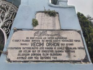 Kemer Mezarlığı Vecihi Kapısındaki Kitabe