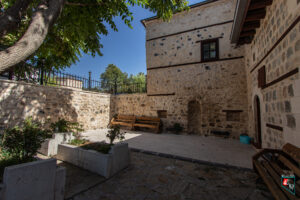 Ahmet Bey Camii Avlusu ve Girişi