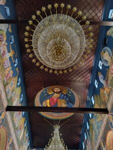 Kilisenin tavan ve kubbe süslemeleri.