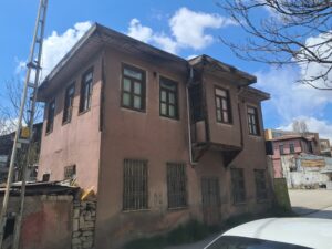 Konak — Hacettepe, Kıvrım Sokak