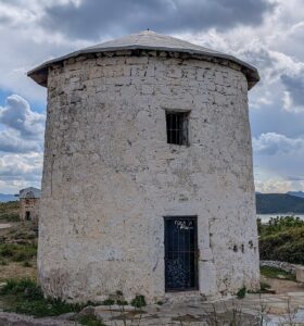 Yel Değirmeni 2, Bodrum