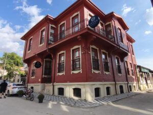 Konak — Dilaverbey, Cumhuriyet Caddesi, 9
